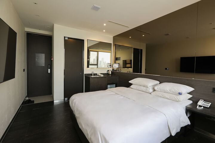 Room 8 of 59