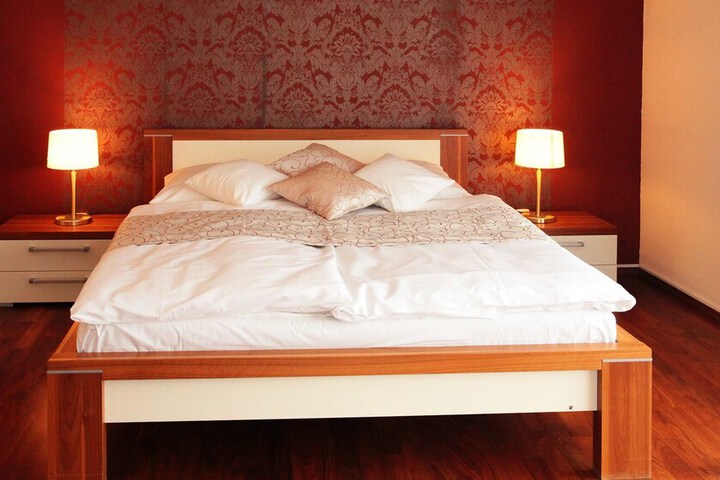 Room 27 of 32