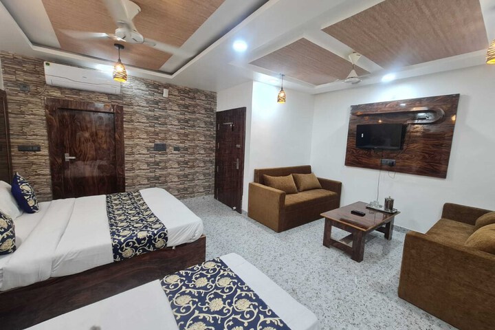 Room 2 of 30