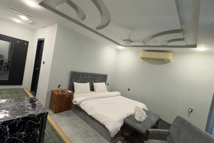 Room 5 of 10
