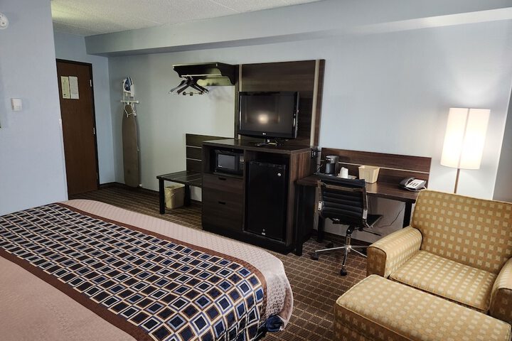 Standard Single Queen Bed (4 of 8)
