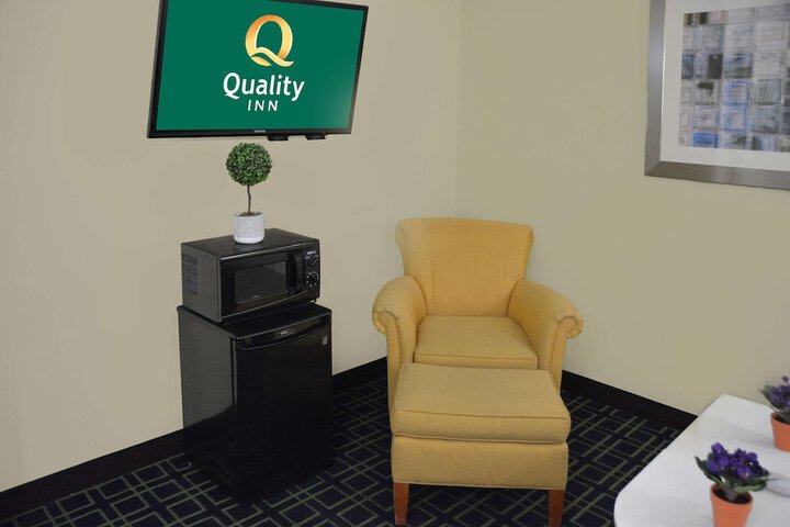 1 King Bed Suite (6 of 12)