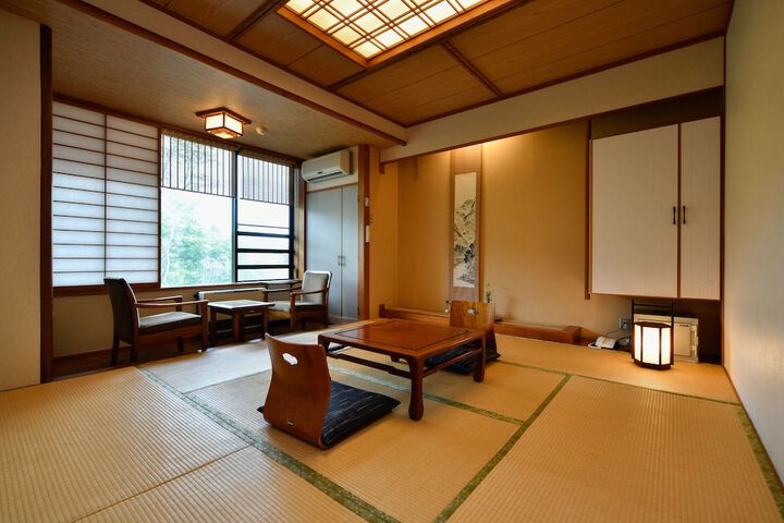 Room 2 of 21