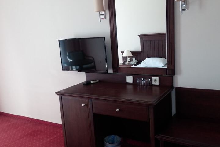 Room 16 of 40