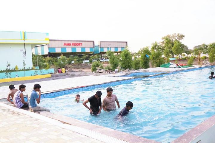 Pool 11 of 32
