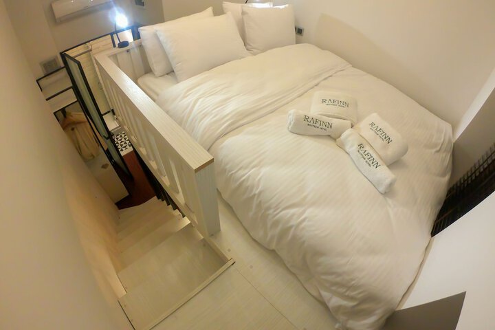 Room 25 of 47