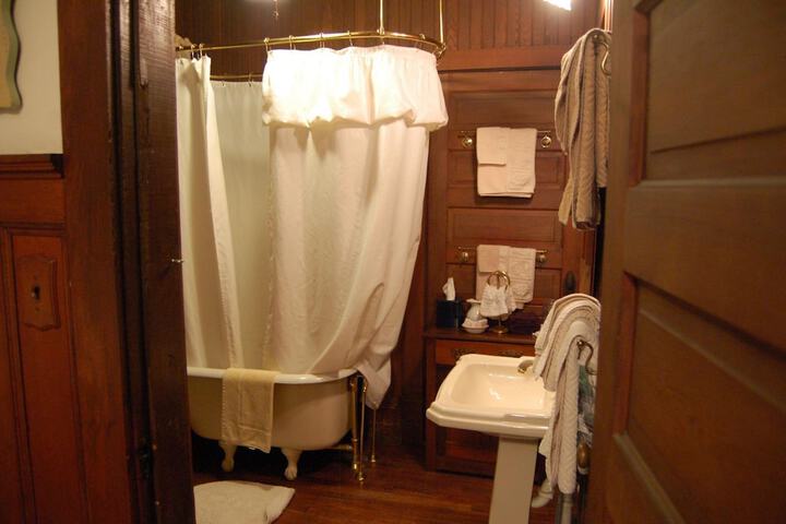 Room 11 of 23