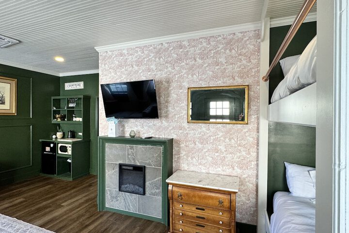 Room 7 of 23