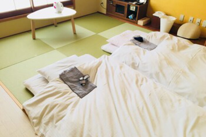 Room 8 of 18