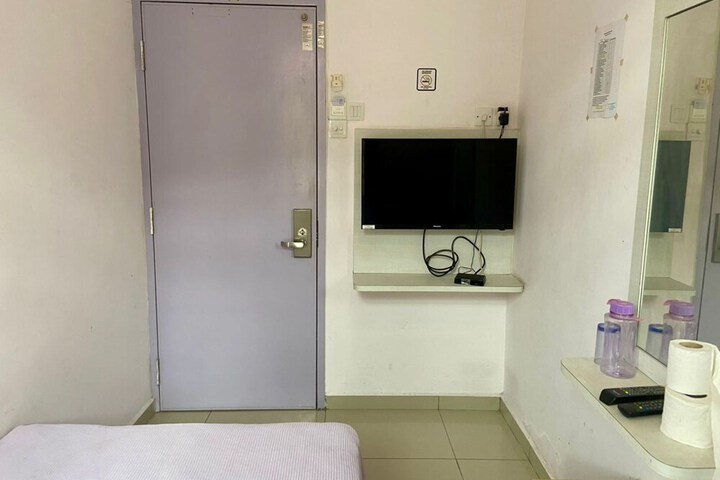 Room 9 of 27