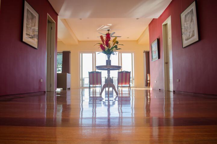 Ballroom/Hall 76 of 100
