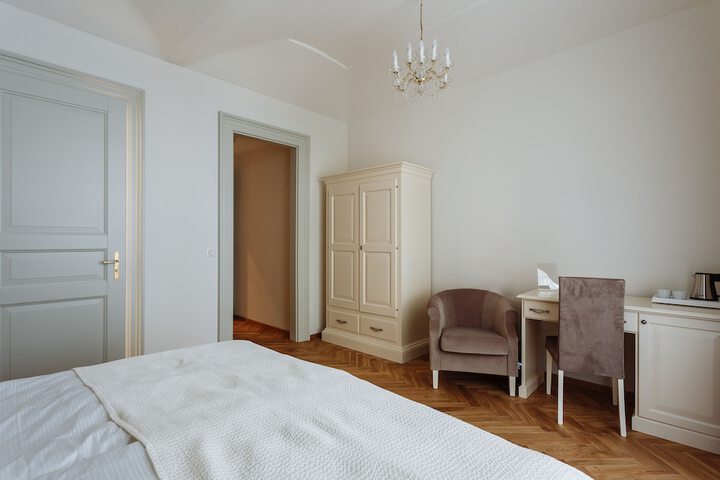 Room 9 of 70