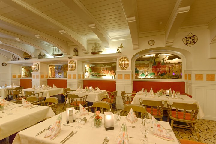 Dining 27 of 49