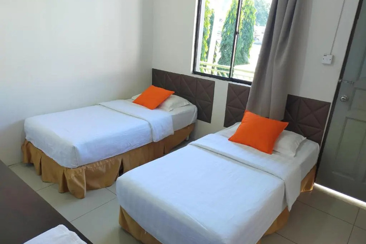 Room 4 of 15