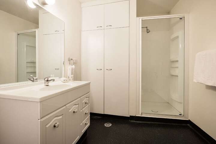 Room 27 of 33