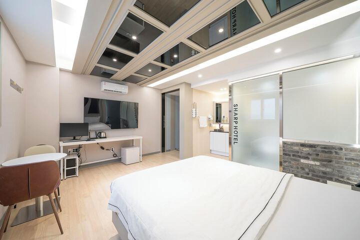 Room 35 of 58