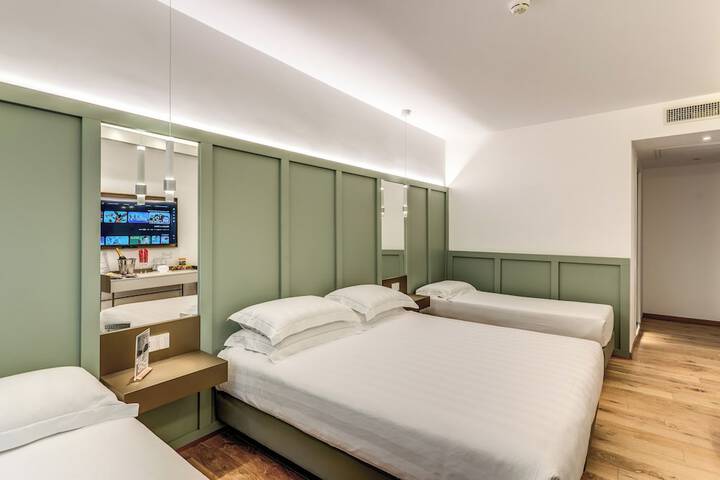 Room 34 of 94
