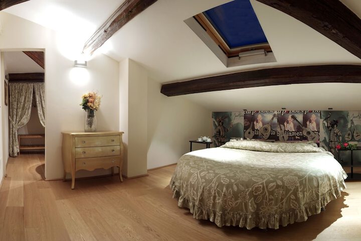 Room 12 of 63