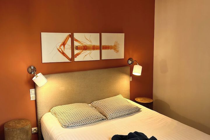 Room 15 of 35