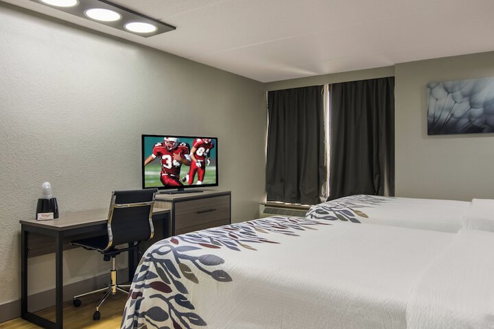 2 Double Beds (1 of 13)