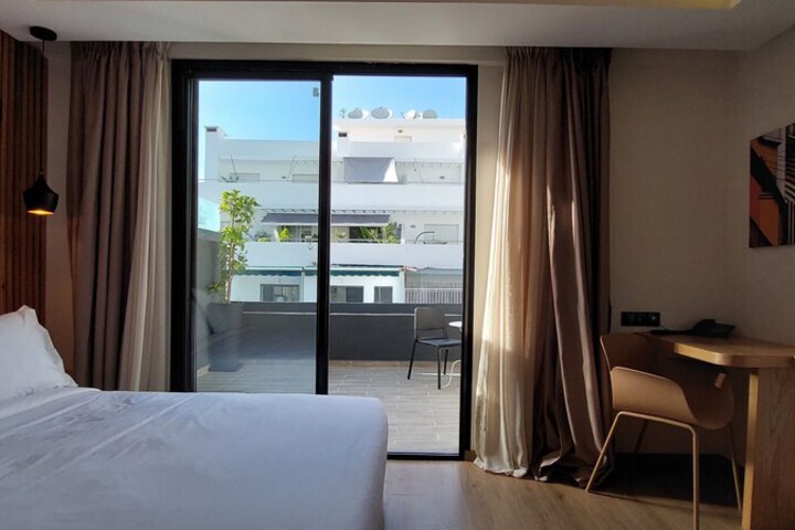 Room 50 of 84