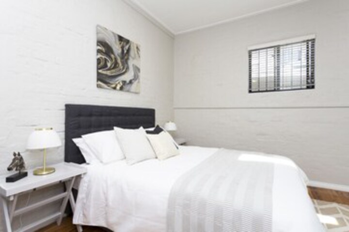 Room 9 of 25