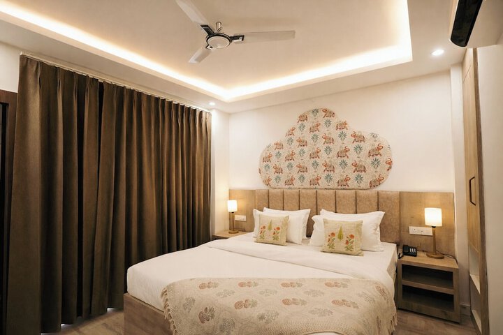 Room 12 of 28