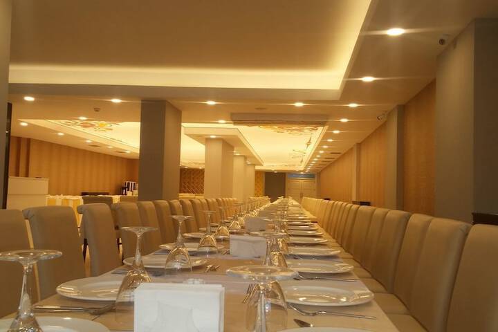 Dining 16 of 23