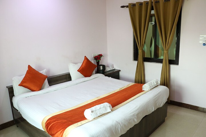 Room 3 of 33