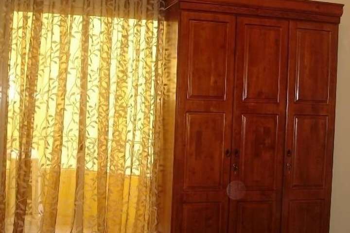 Room 4 of 20