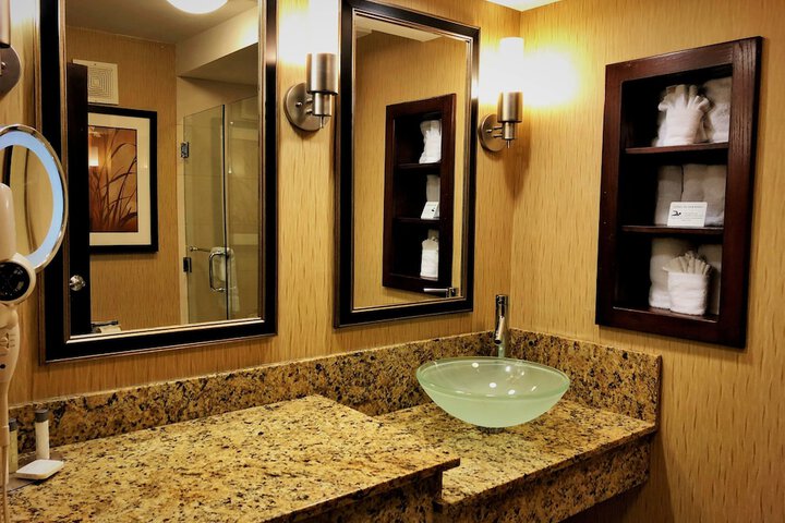 Bathroom sink