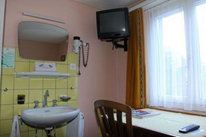 Room 28 of 53
