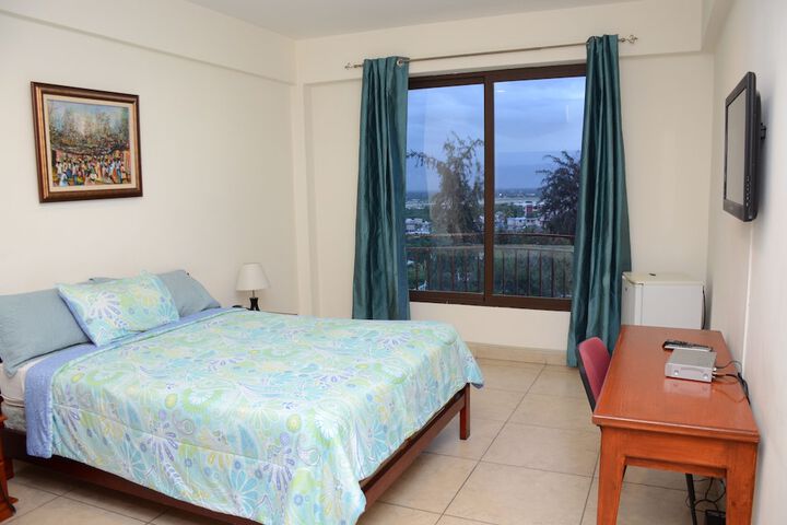 Room 4 of 37