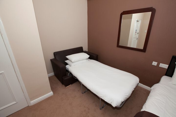Room 2 of 39