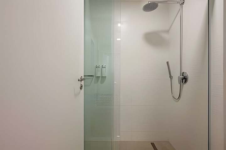 Room 18 of 26