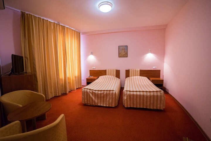 Room 16 of 50
