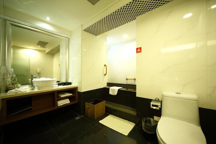 Room 54 of 62
