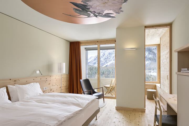 Room 14 of 74