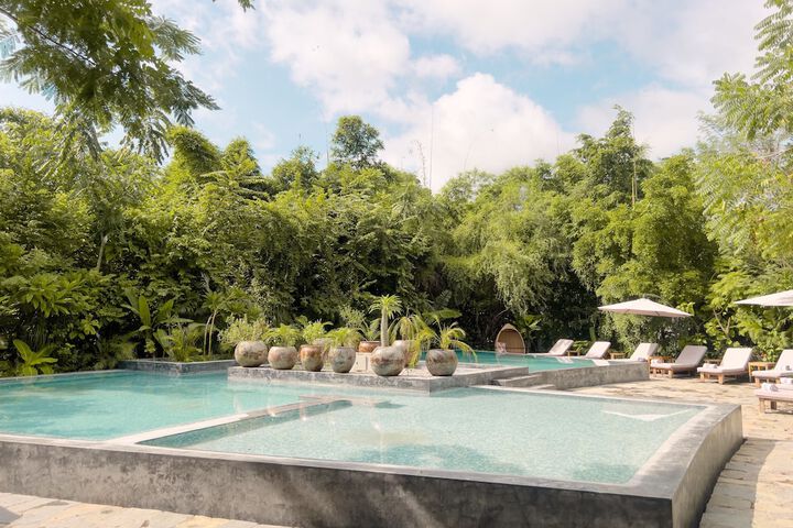 Pool 21 of 26