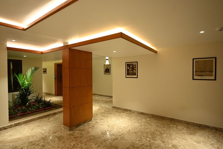 Room 8 of 27