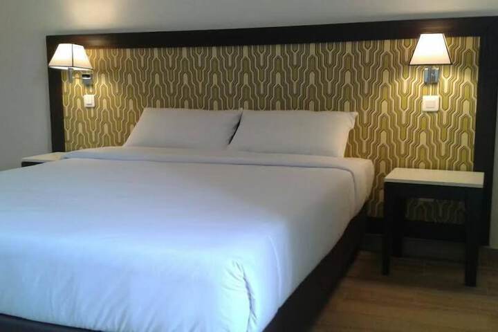 Room 10 of 32