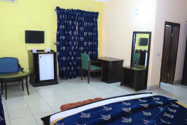 Room 16 of 33