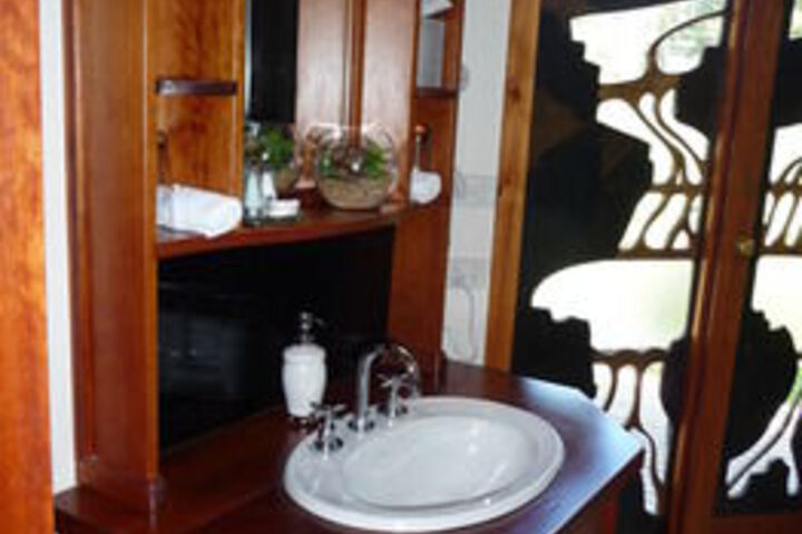 Room 4 of 27