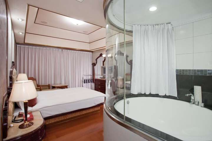 Room 19 of 40