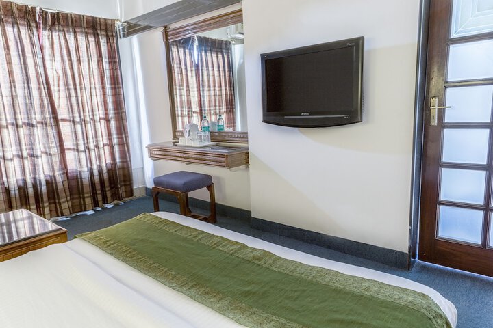 Room 10 of 27