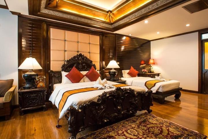 Room 27 of 77