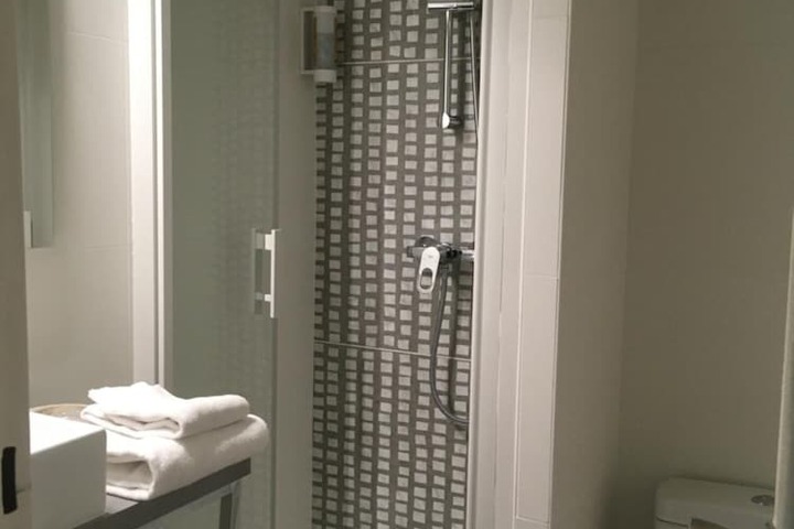 Room 25 of 71