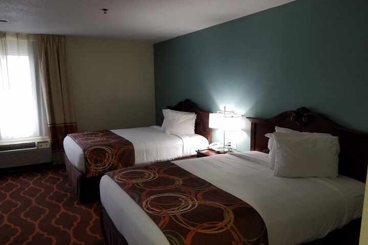 2 Queen Beds (7 of 24)