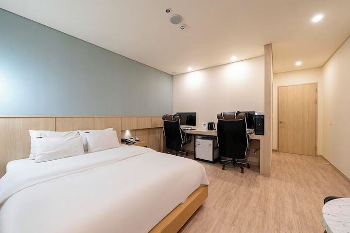 Room 14 of 29