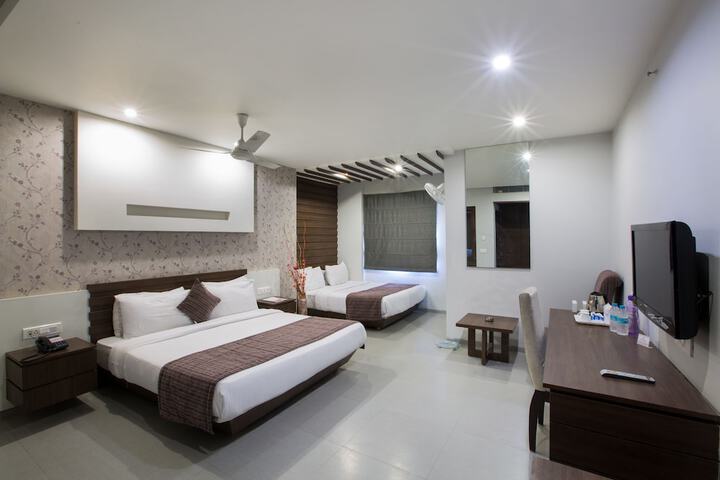 Room 13 of 40